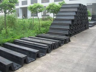 橡胶护舷